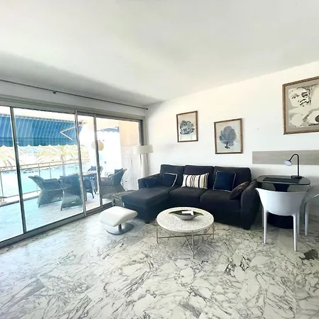 Terrasse En Front De *