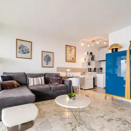 Terrasse En Front De Antibes